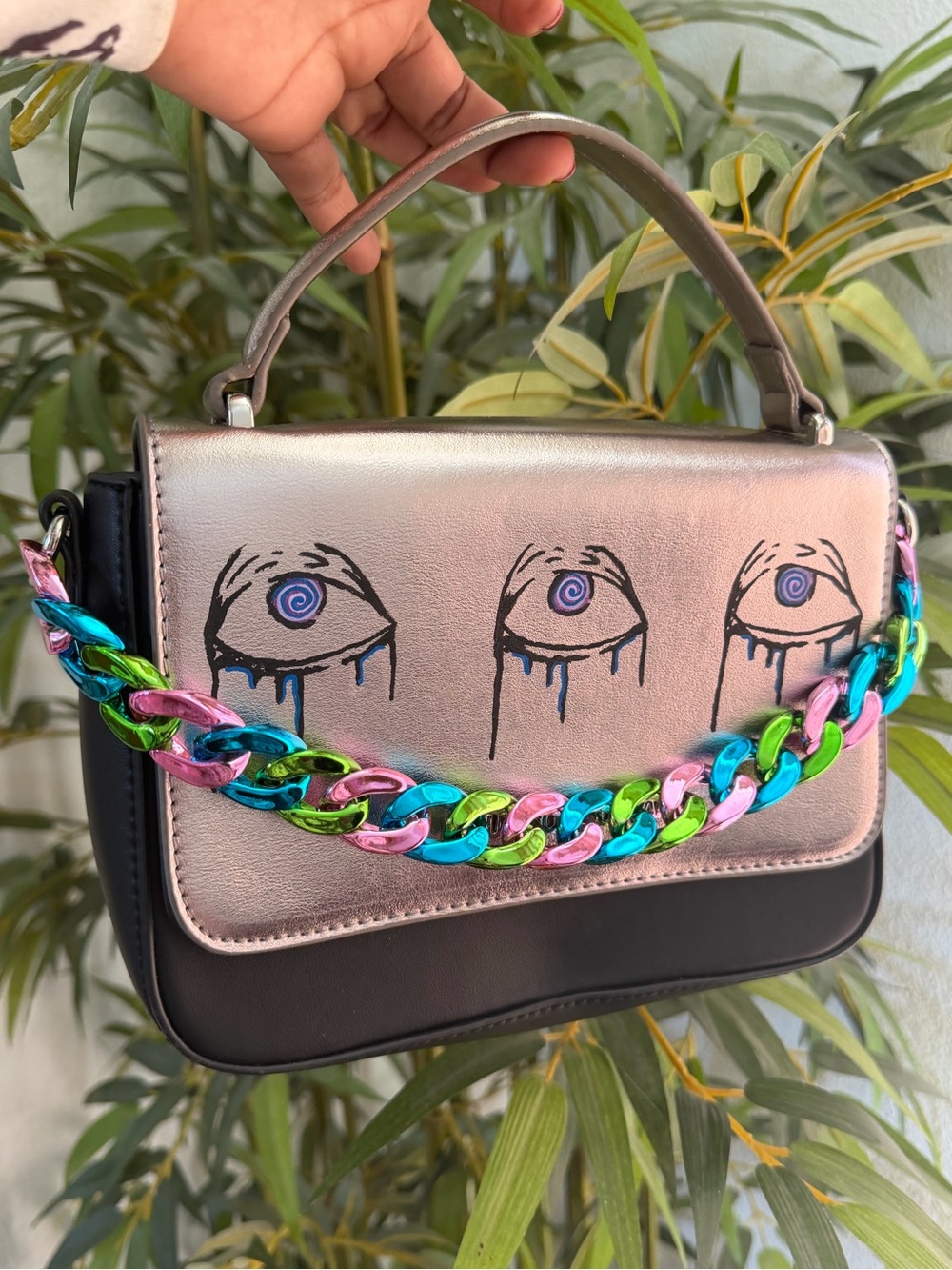 HOUSE OF HOLLAND Iridescent Silver & Black Top-Handle Bag Multicolor Chain